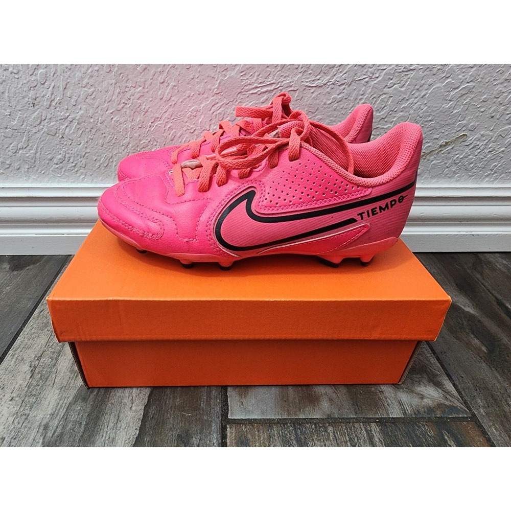 Kids Nike Jr TIEMPO LEGEND 9 Club Soccer Cleats, Hot Pink, Size 1.5Y